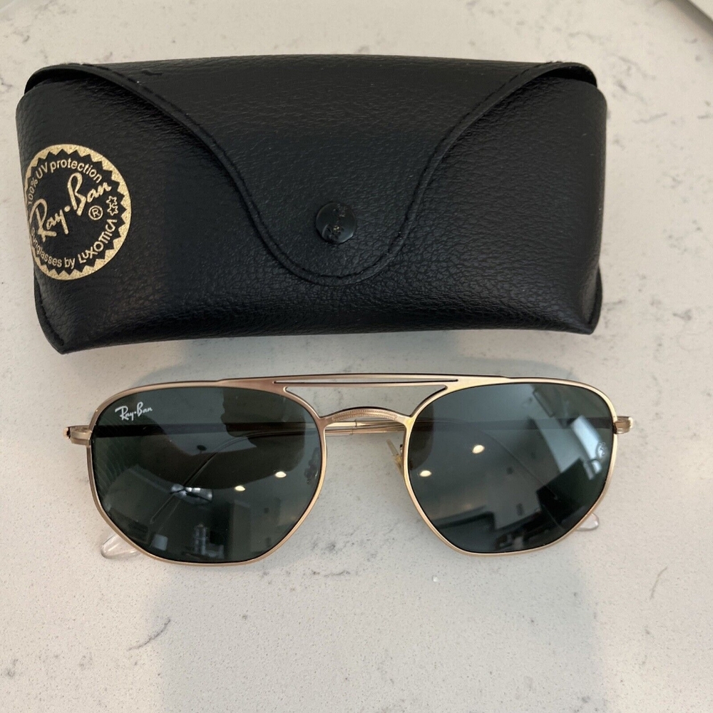 Ray Ban Aviator.